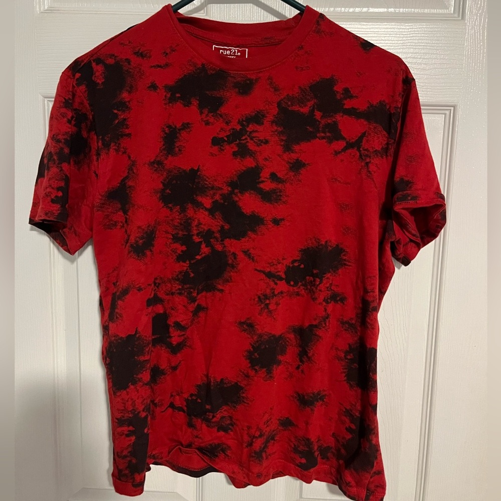 USED - Rue21 Men’s Red Marbled Tee